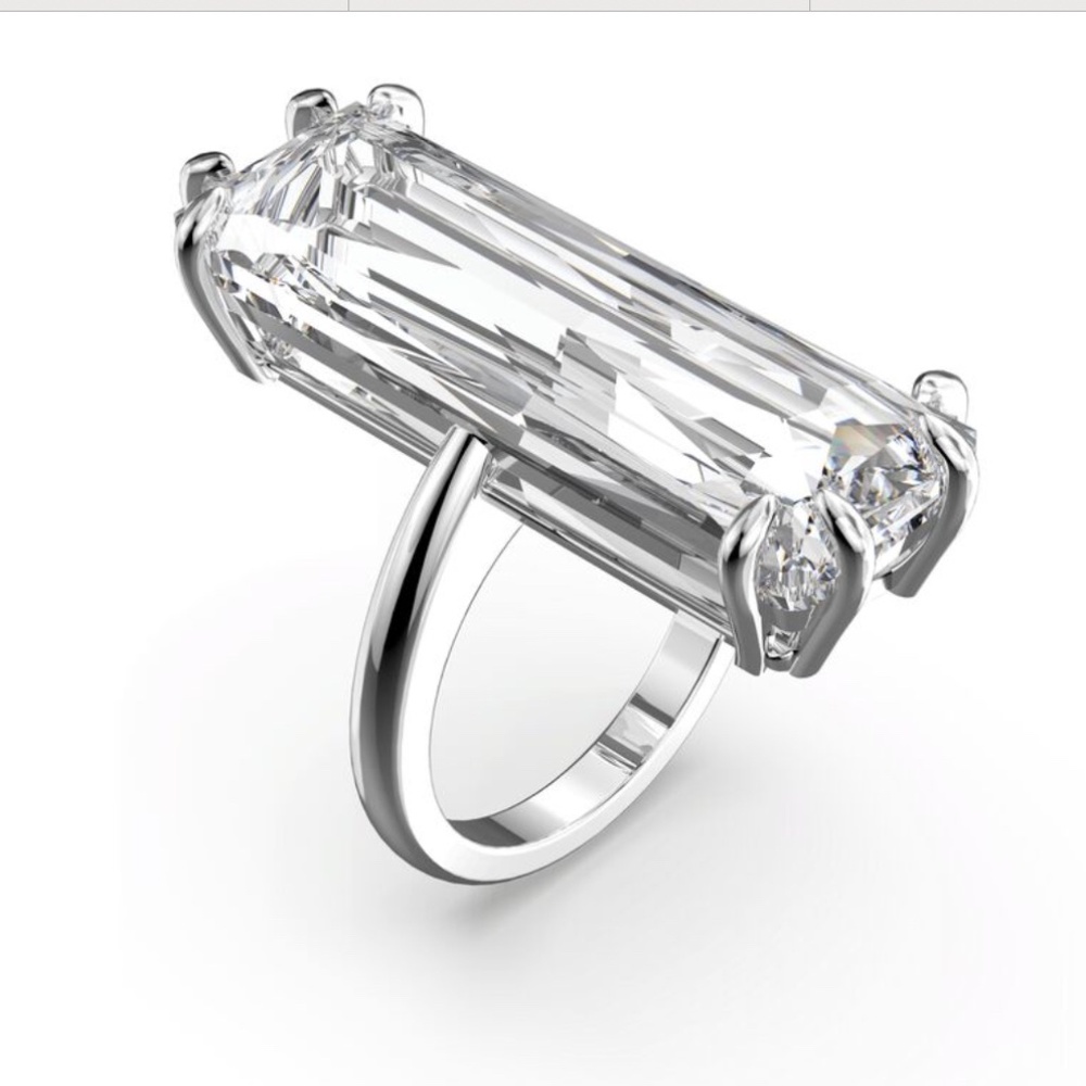 Swarovski Mesmera cocktail ring size 55 EUR / 7 USA